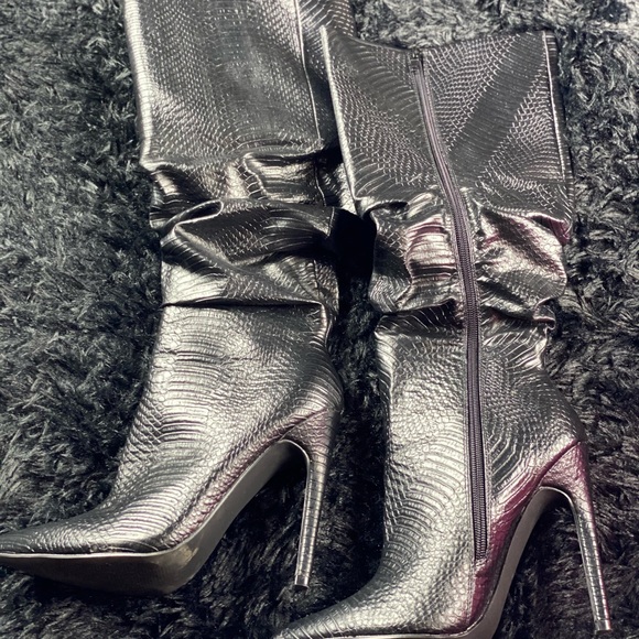 New| Shoe Dazzle Black Snake Print Heeled Boots - Picture 2 of 3